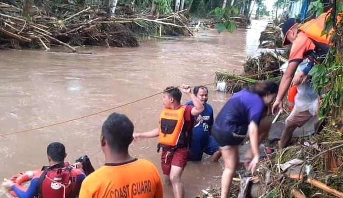Filipinler’de sel bilançosu ağırlaşıyor: Ölü sayısı 44’e çıktı