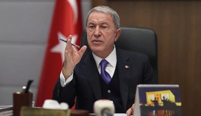 Bakan Akar'dan Yunanistan'a: Güvendiğiniz dağlara karlar yağmadan aklınızı başınıza alın