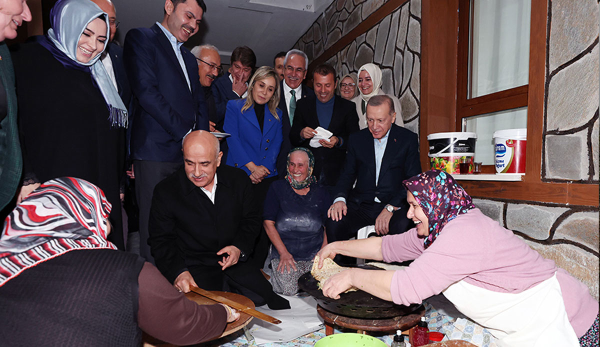 Gözleme ziyafeti: Bakan Kirişçi pişirdi, Cumhurbaşkanı Erdoğan yedi