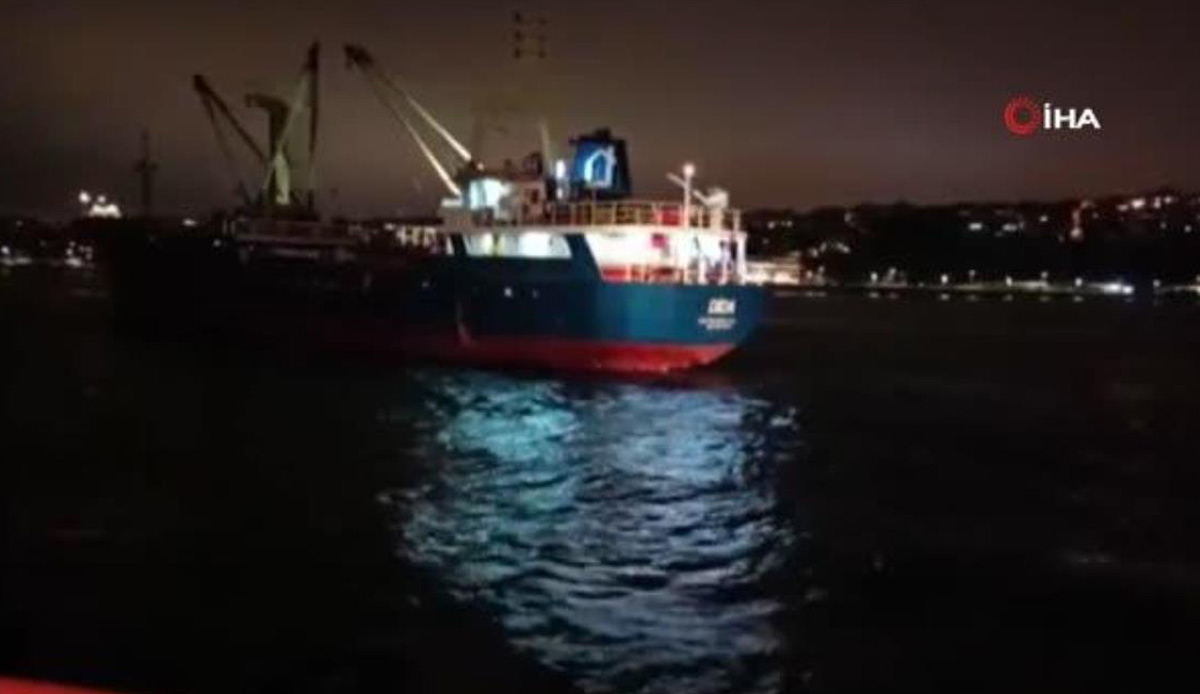 İstanbul Boğazı’nda kuru yük gemisi makine arızası yaptı