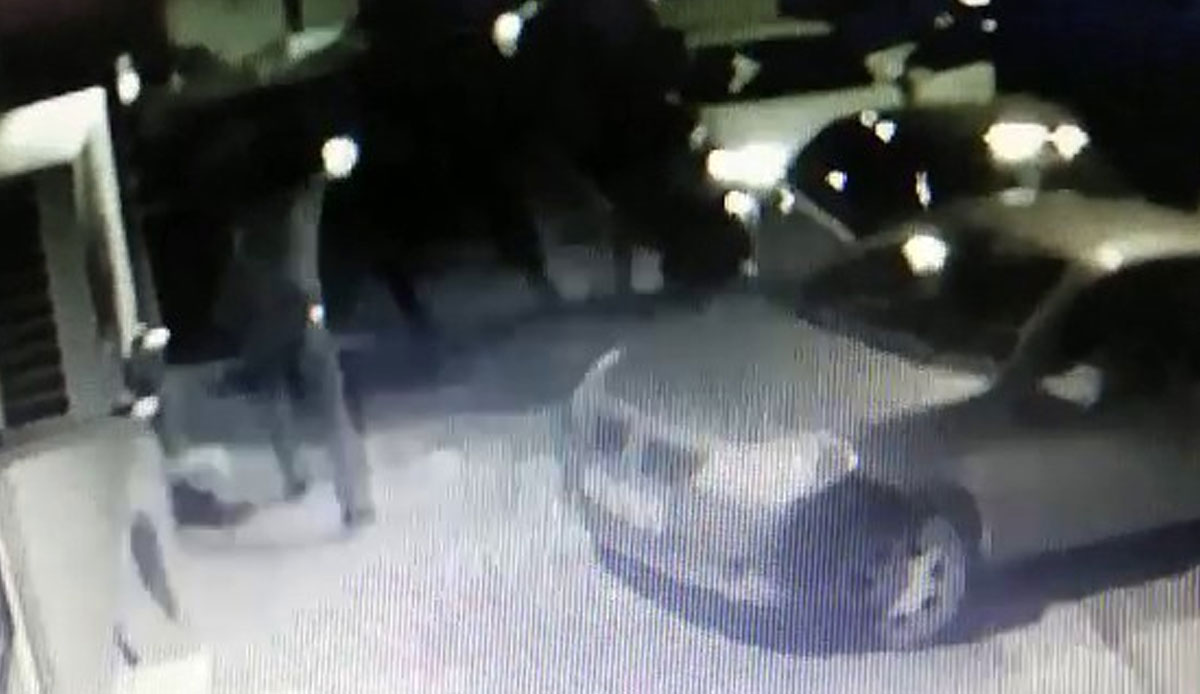Küçükçekmece’de düğün çıkışı silahlı saldırı anları kamerada