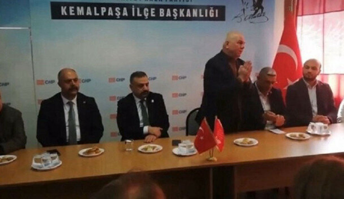 Daha önce de Hazreti Peygamberimize hakaret etmişti: Belediye başkanının ‘rakılı’ ‘zemzemli’ seçim açıklamasına tepki yağdı