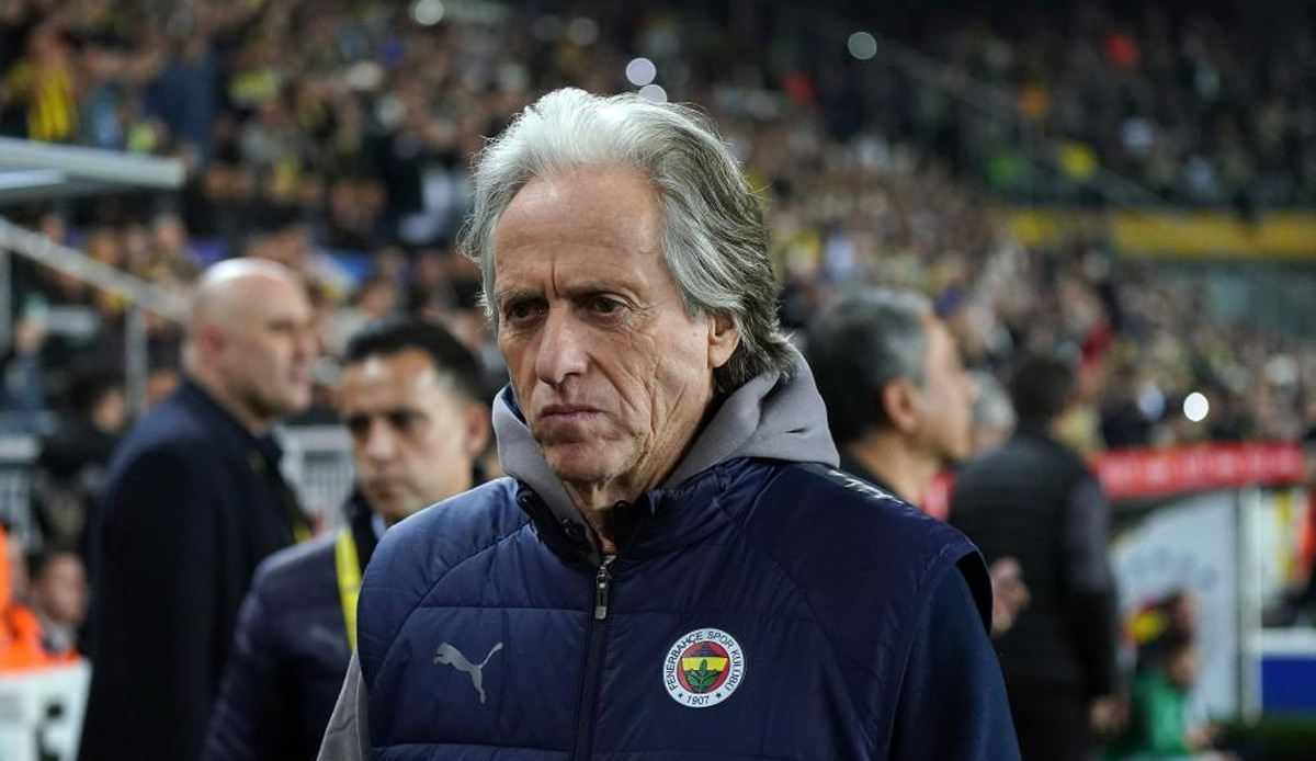 Jorge Jesus sol bek transferi yapılacağını açıkladı;