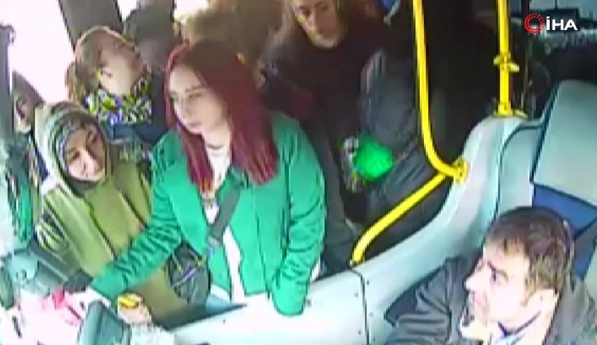 Antalya'da yolculara küsen şoför otobüsü terk etti