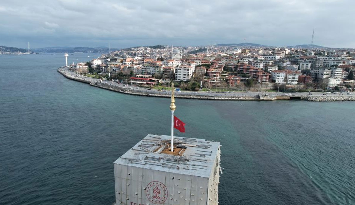 Kız Kulesi’nde Türk Bayrağı ve alem ortaya çıktı