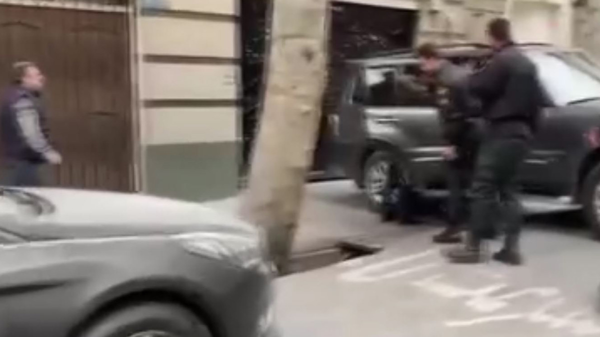 Azerbaycan’ın Tahran Büyükelçiliğine saldırı
