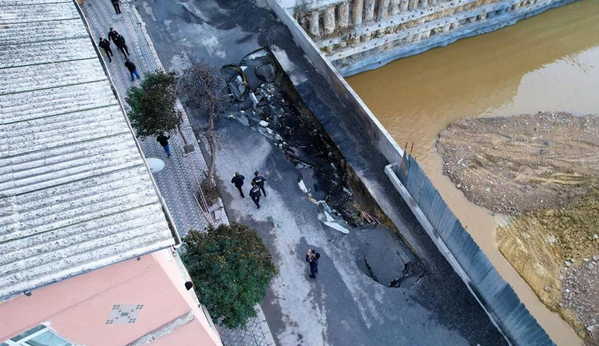 Zeytinburnu’ndaki patlamanın hasarı gün ağarınca ortaya çıktı