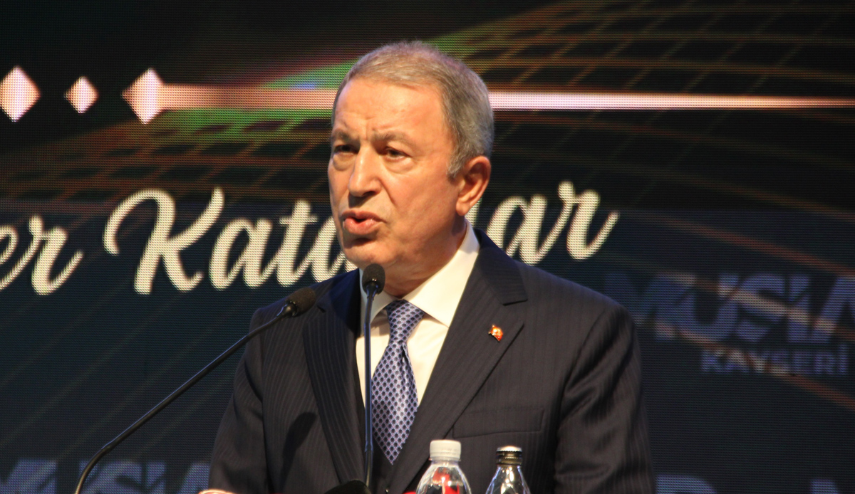 Bakan Akar'dan savunma sanayi mesajı: Çatlasalar da patlasalar da yapacağız