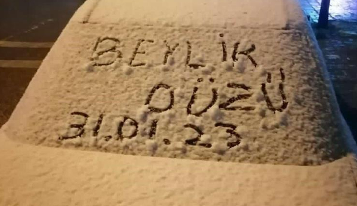 İstanbul'da hasret bitti, kar başladı