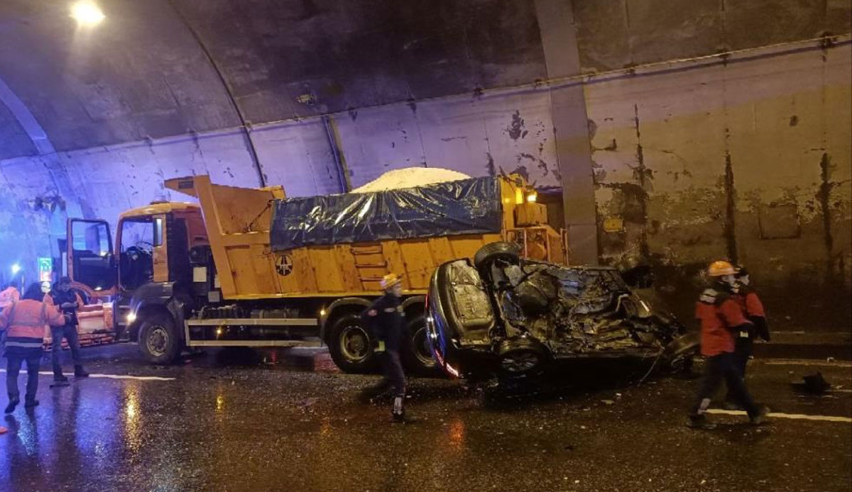 Bolu Dağı Tüneli'nde 4 aracın karıştığı zincirleme kaza: 1 ölü
