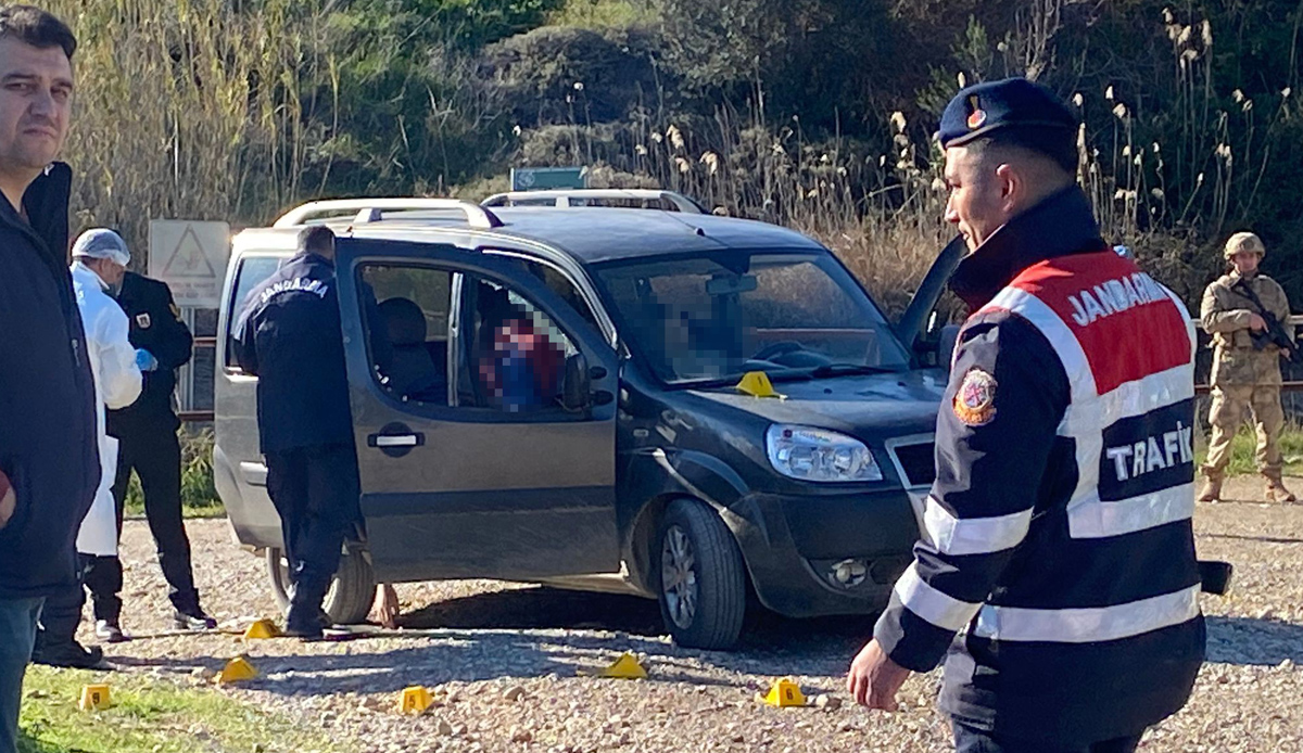 Antalya'da dehşet: Araç içerisinde 1'i muhtar 3'ü kişiyi öldürdü