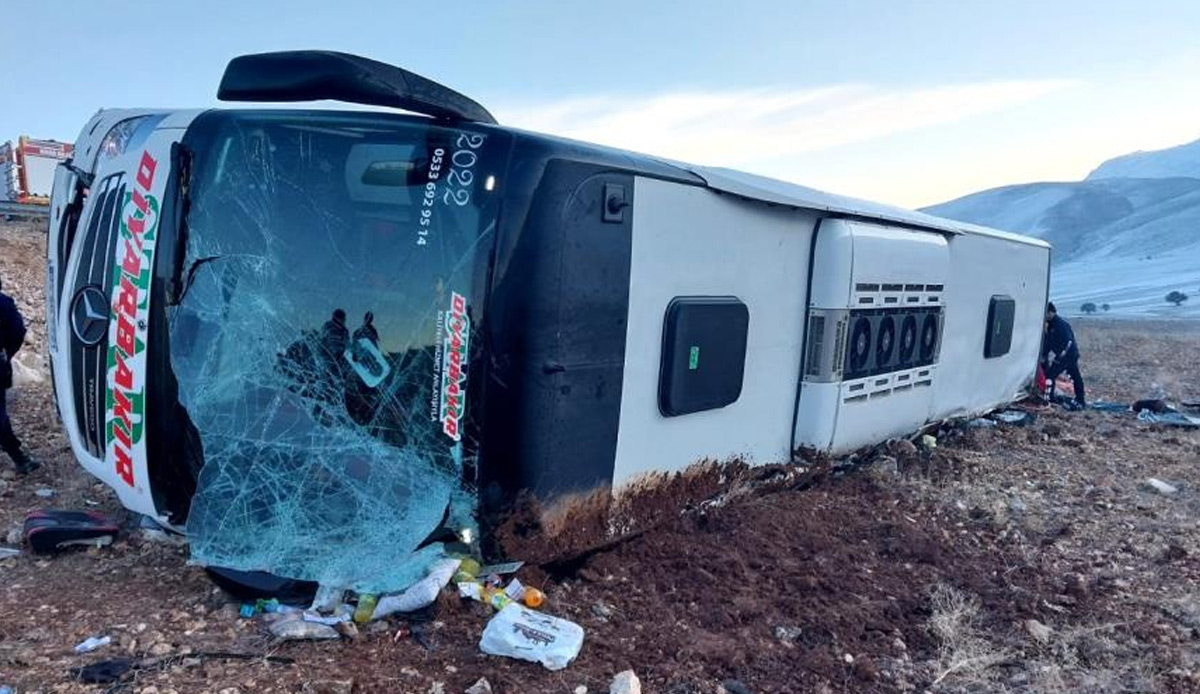 Afyonkarahisar'da otobüs devrildi! Çok sayıda ölü ve yaralı var