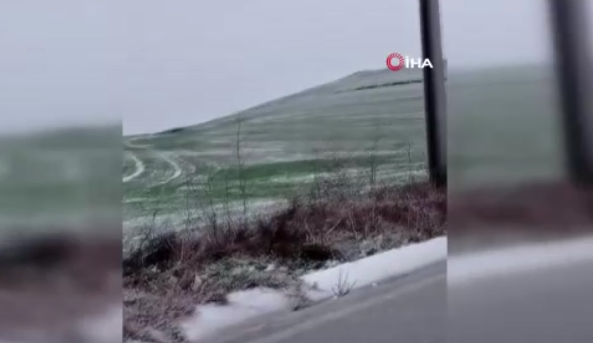 Silivri'de kar yağışı başladı! Tarlalar beyaz örtüyle kaplandı
