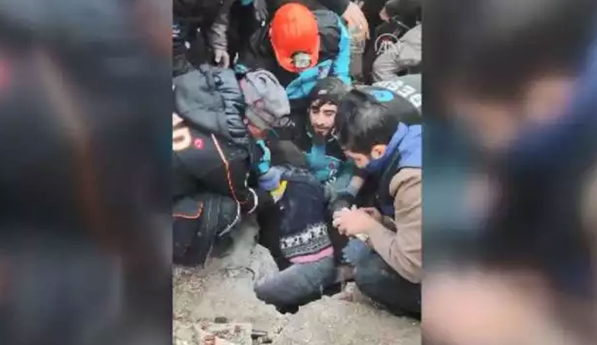 Şanlıurfa’da bir çocuk depremde yıkılan 7 katlı binanın enkazından sağ kurtarıldı