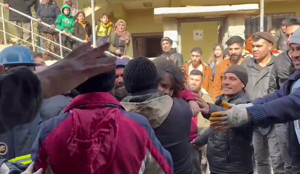 Herkes sevinç gözyaşlarına boğuldu... 5 yaşındaki Sidra 35 saat sonra enkazdan kurtarıldı