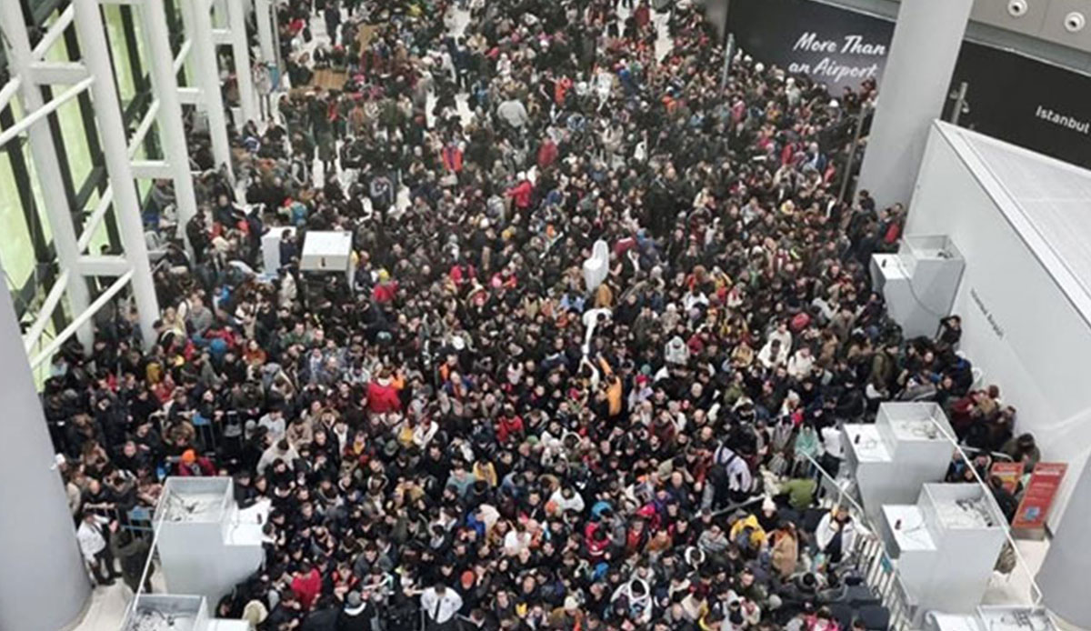 Türkiye tek yürek: Deprem bölgesine gitmek için havalimanına akın ettiler