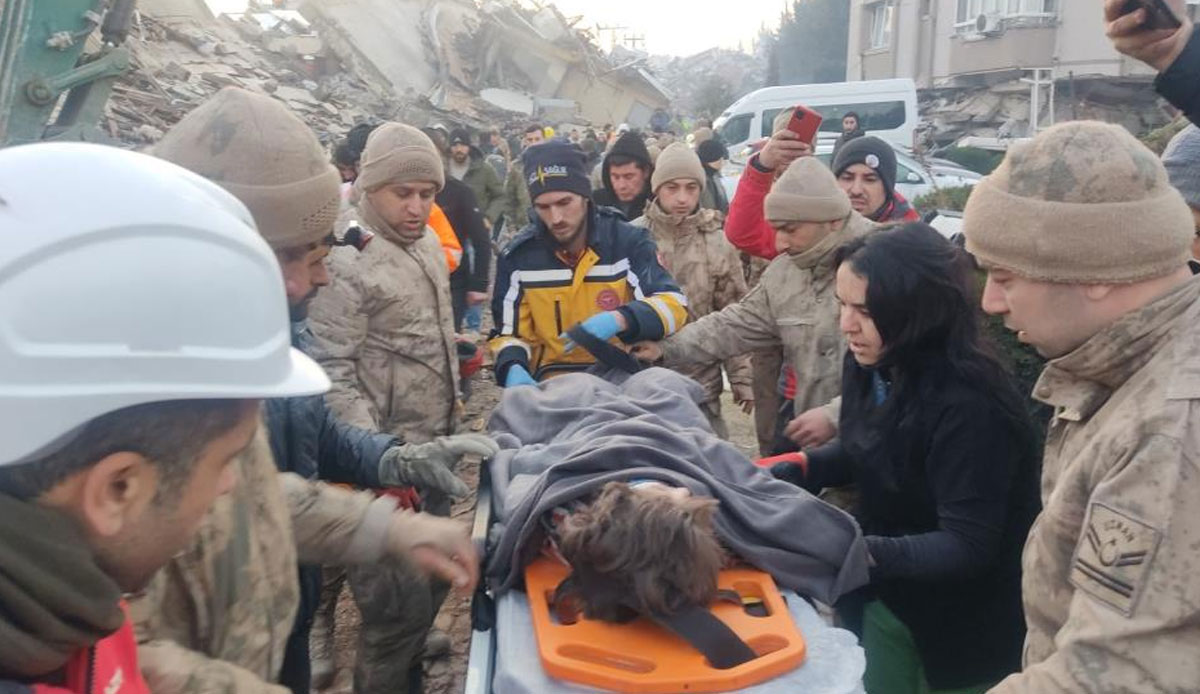 Hatay'da 51 saat sonra sevindirici haber: 5 yaşındaki kız çocuğu kurtarıldı
