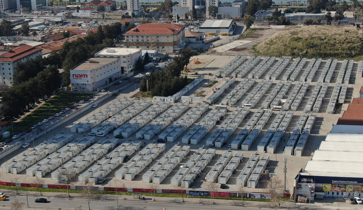 300 depremzede İzmir'in konteyner kentinde konaklayacak