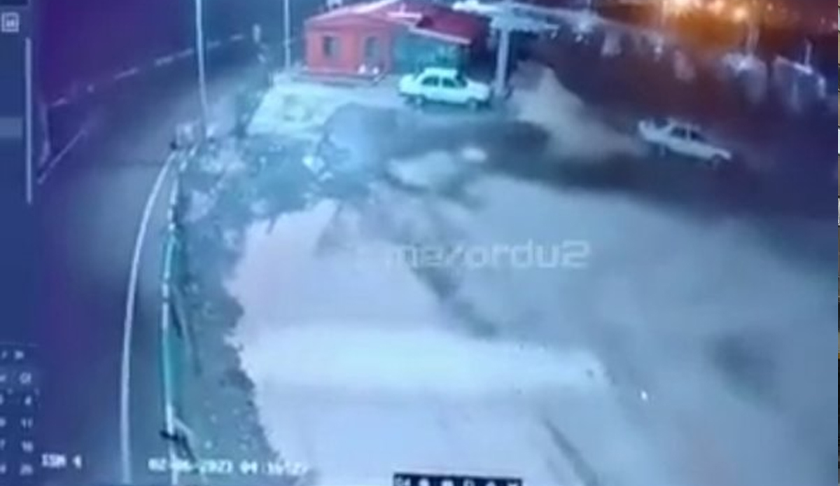 Yer yerinden oynadı, her saniyesi dehşet! Deprem anı kamerada