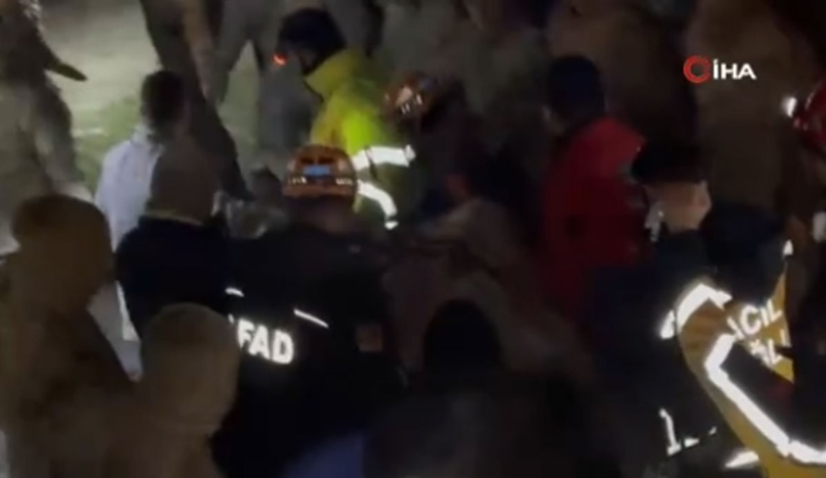 113 saat enkazda kalan iki kadın daha sağ kurtarıldı