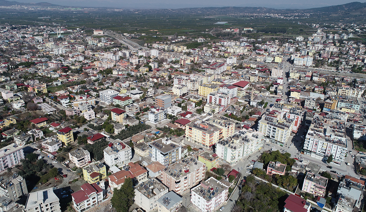 Depremin ortasındaki ilçede tek bir bina bile yıkılmadı... Belediye Başkanı'ndan sırrını açıkladı: 'Kaçak bina yapan akrabamın evini bile mühürledim'