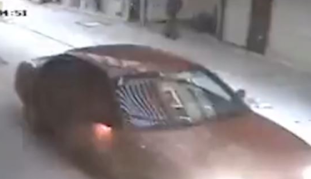 Yağmacı çete araçla kepengleri kırıp malzemeleri böyle çaldı