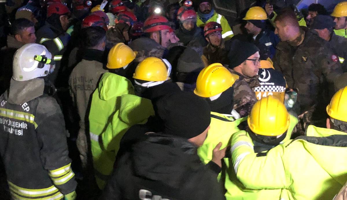 Afetin 159. saattinde Saadet yeniden hayata 'merhaba' dedi