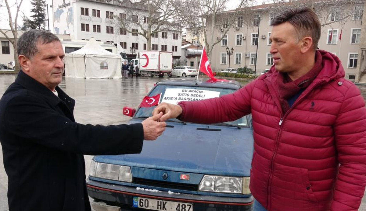 Tokatlı vatandaştan alkışlanacak hareket! Depremzedeler için 95 model arabasını sattı: Satış bedelini AFAD'a bağışladı
