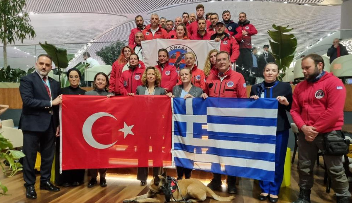 Yunan arama kurtarma ekibine 'teşekkür' alkışı