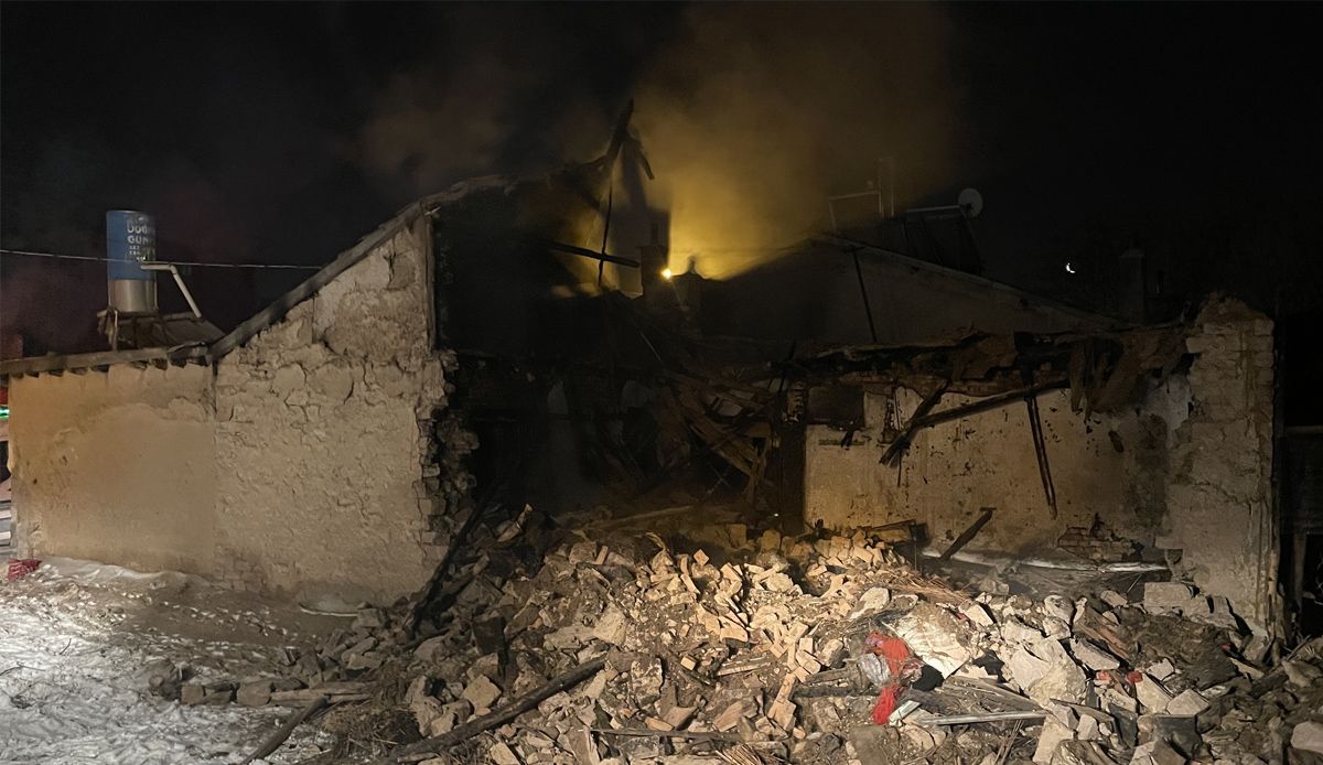 Konya'da facia! 7 kişi depremden kaçarken yangında öldü