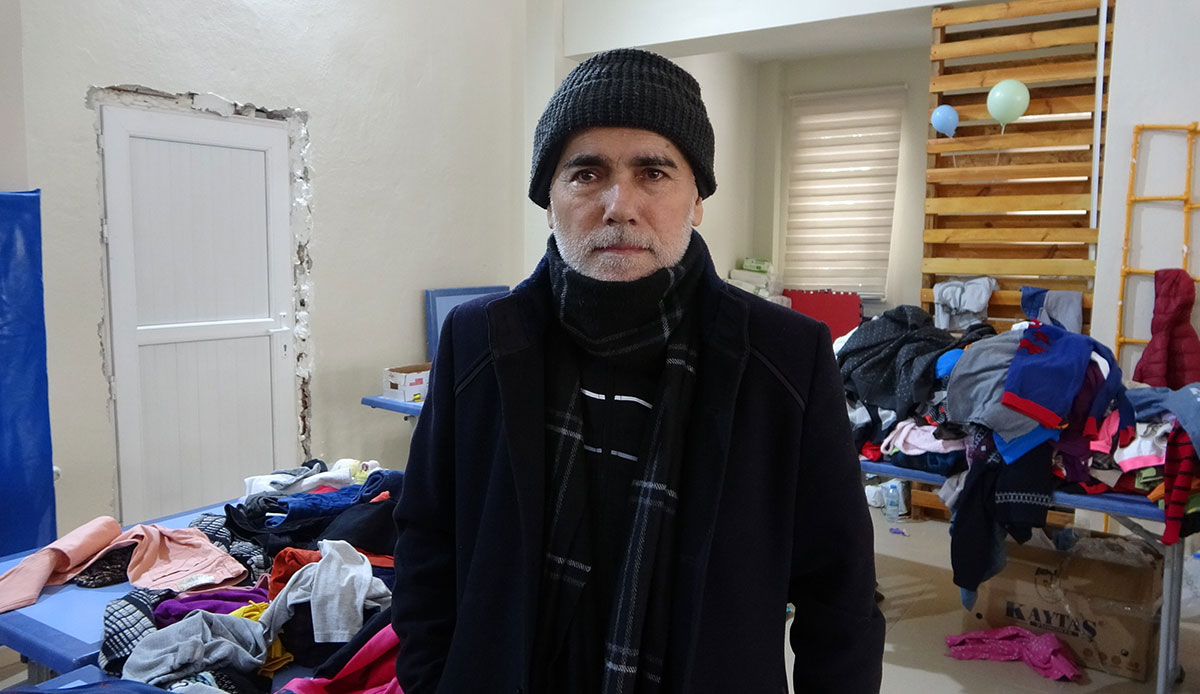 Depremde 100'e yakın tanıdığını kaybetti, yaşadığı felaketi gözyaşlarıyla anlattı