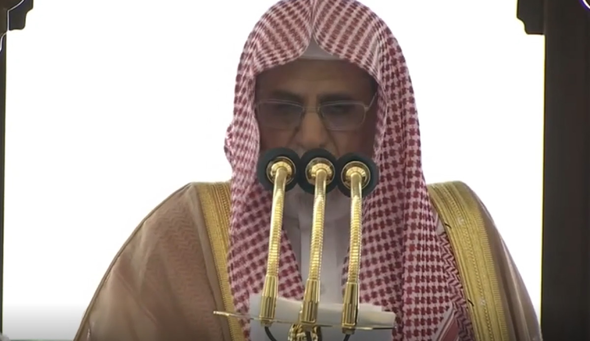 Kabe imamı, depremzedeler için dua ederken gözyaşlarını tutamadı