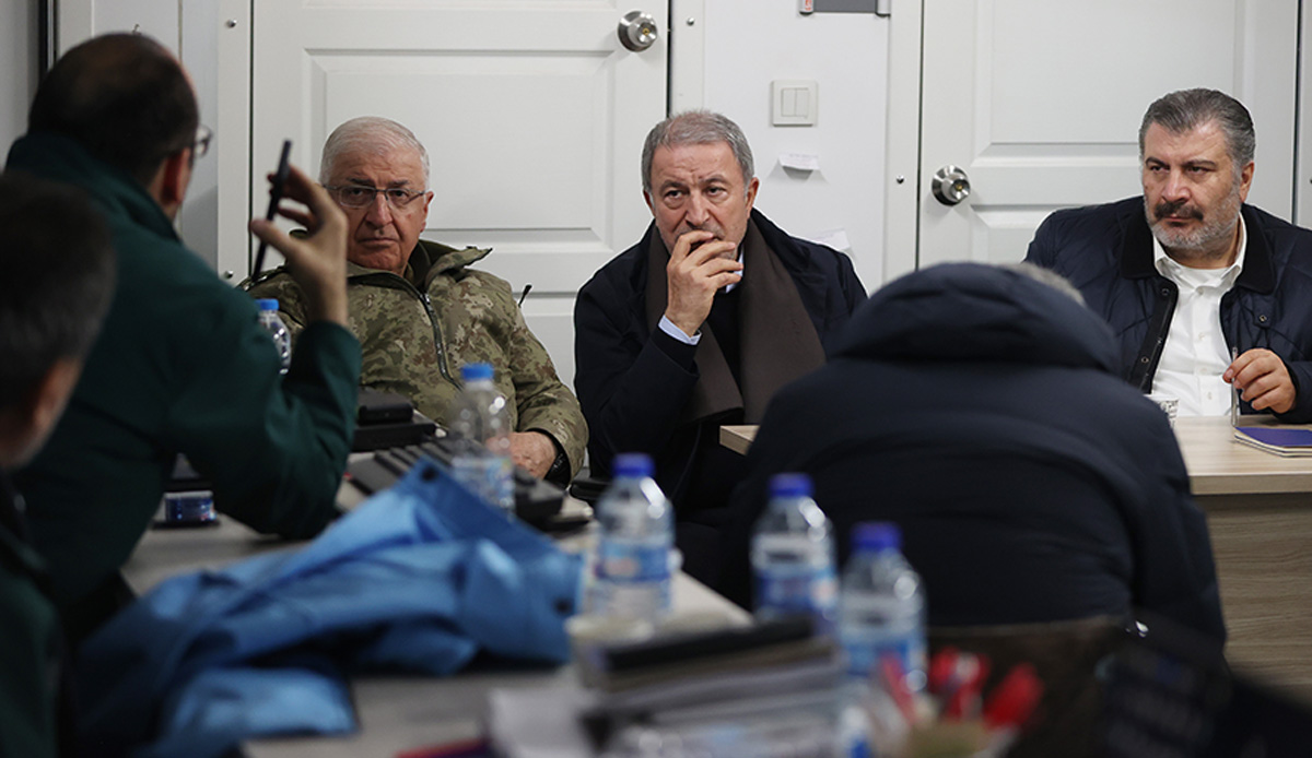 Hulusi Akar ve Fahrettin Koca depreme yakalandı