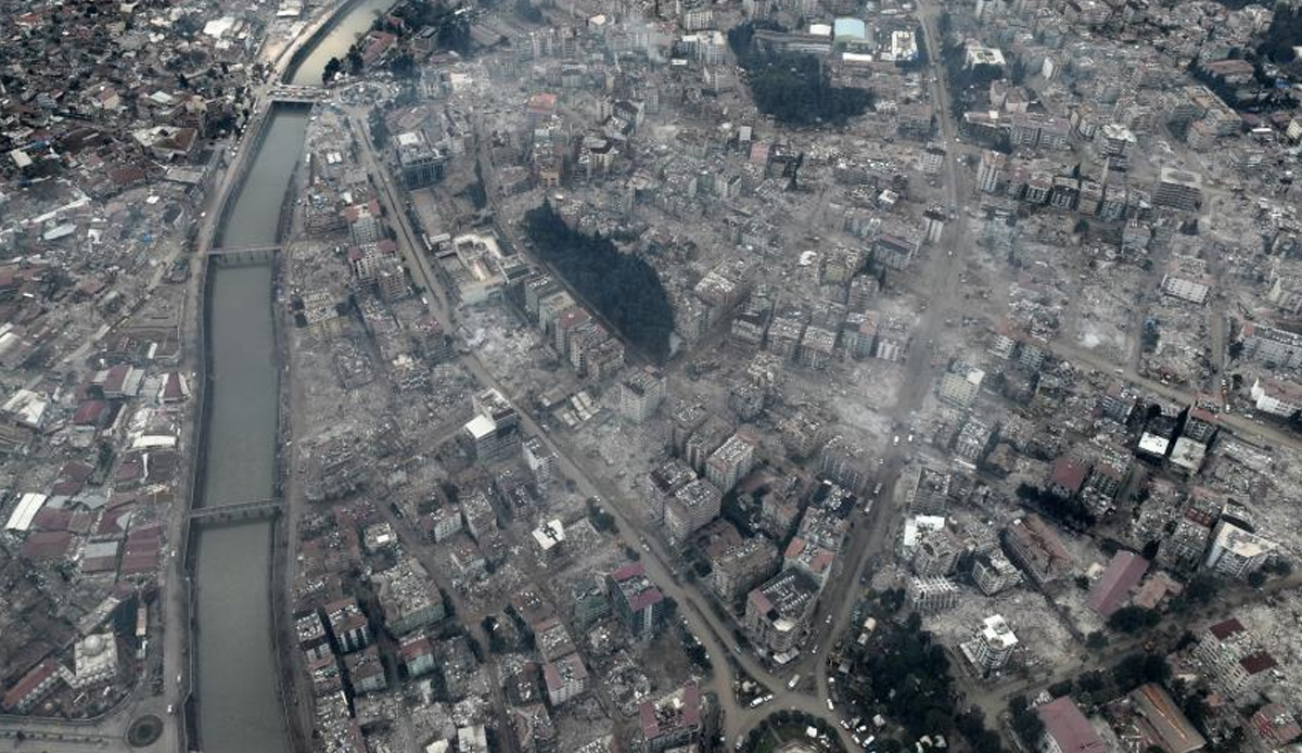 Hatay'da taş üstünde taş kalmadı! Şehir enkaza döndü, büyük yıkım havadan görüntülendi