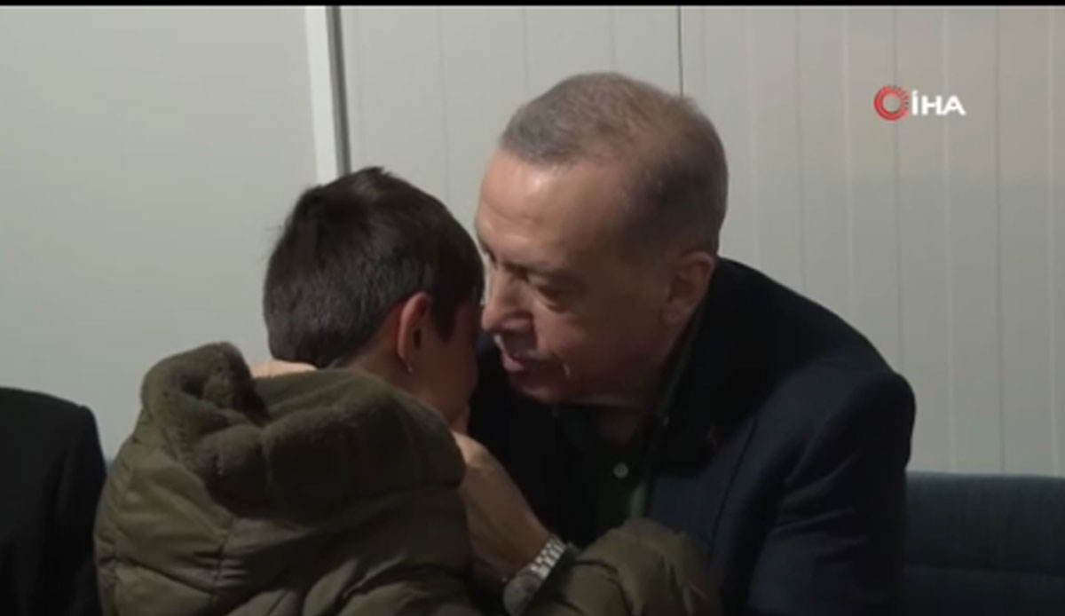 Küçük Enes, Erdoğan'a sarılıp ağladı