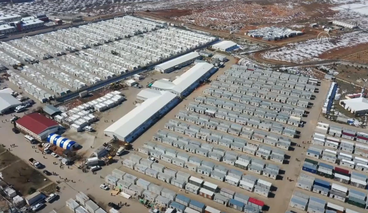 Enkazların yerini konteyner kentler aldı: Marketten camiye kadar her şey var