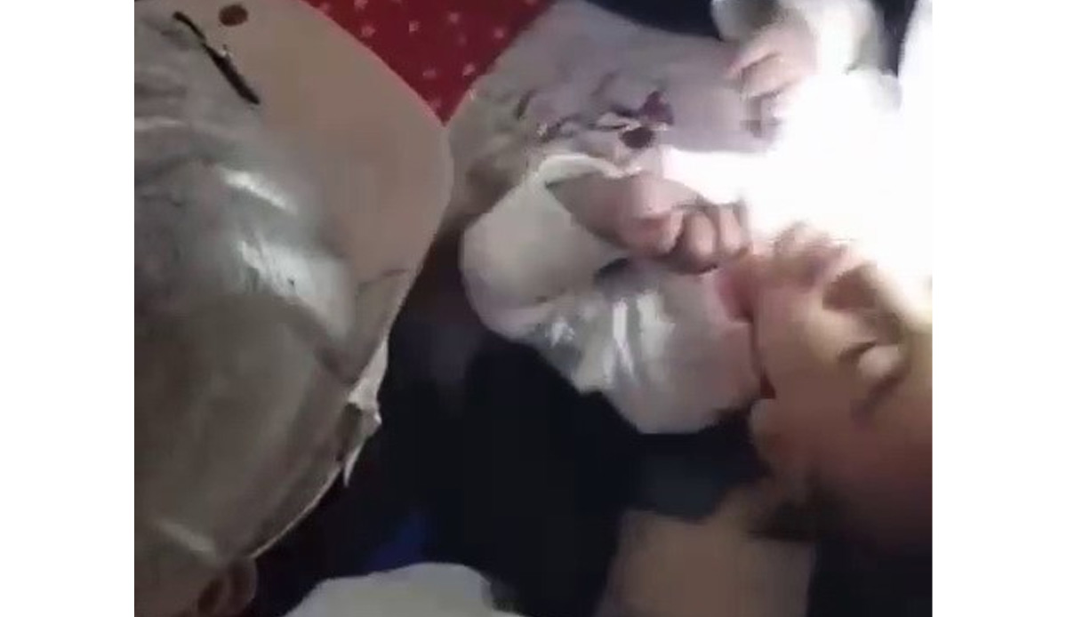 131 saat sonra kurtarılan Asya, ağlayınca fark edilmiş