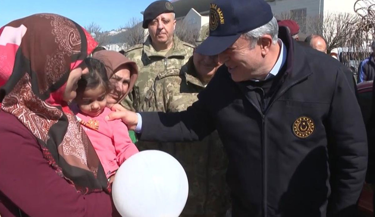 Bakan Akar, Kore gazisinin isteğini yerine getirdi