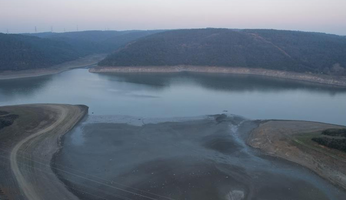 İstanbul barajlarında kırmızı alarm! Sular çekildi, kuraklık baş gösterdi
