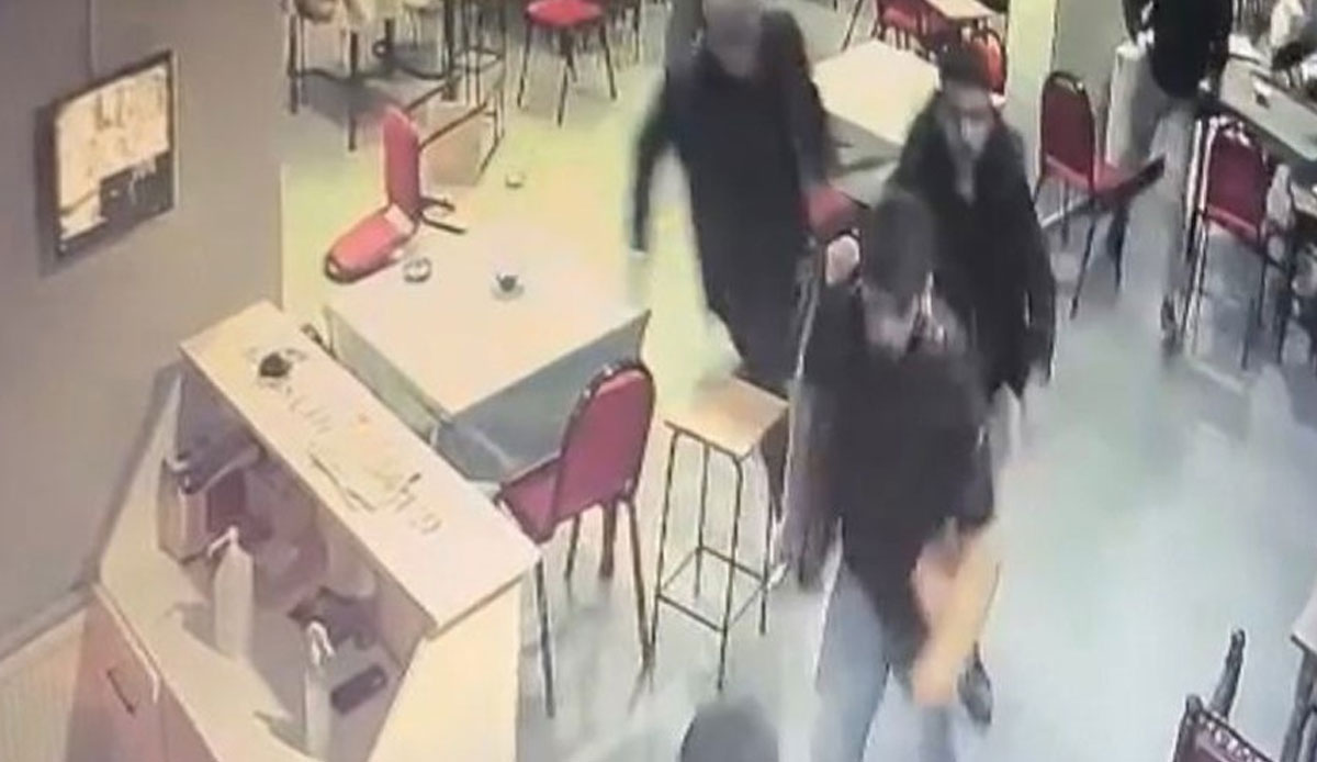 Başı döndü deprem sandı, kıraathaneyi birbirine kattı