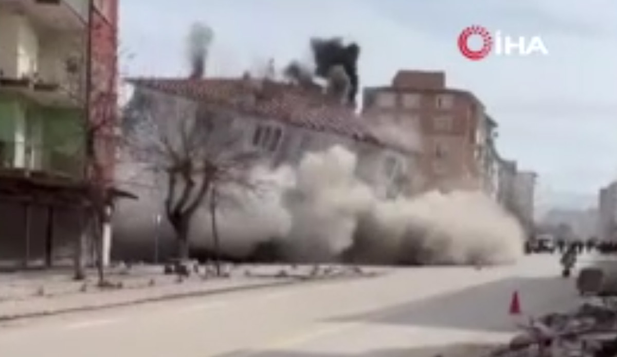 Malatya'da 6 katlı binanın çökme anı kamerada