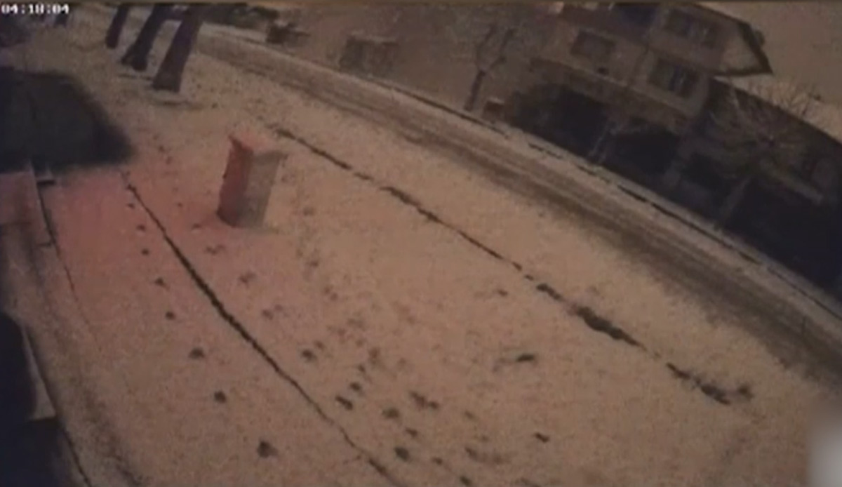 Depreme ait yeni görüntüler ortaya çıktı: Adıyaman'da yolun yarıldığı anlar güvenlik kamerasında görseli