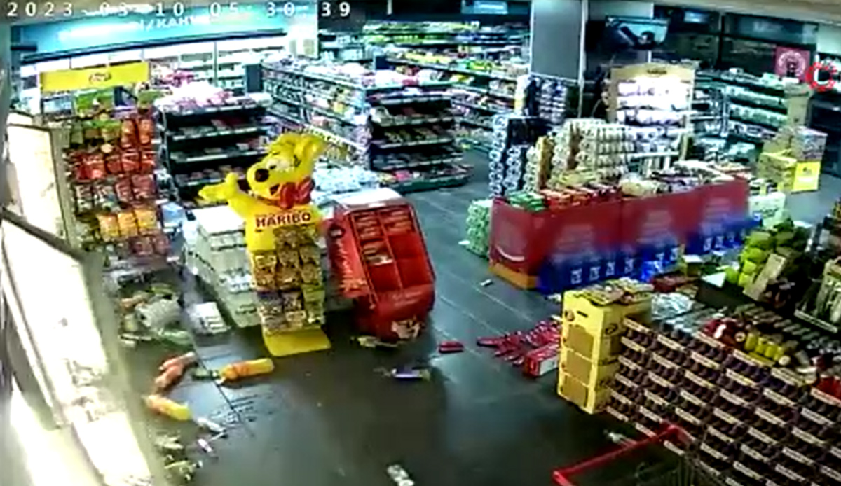 Kayseri'deki 4.8'lik deprem kamerada