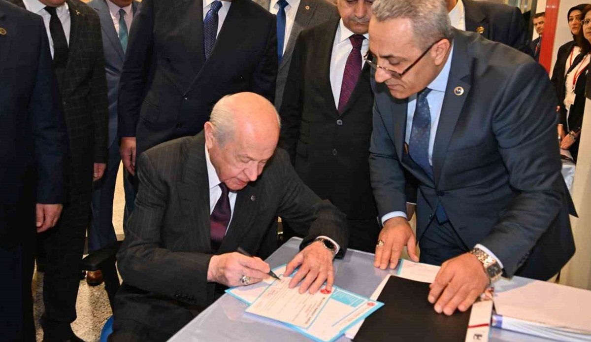 MHP Lideri Bahçeli milletvekili adaylık başvurusunu yaptı