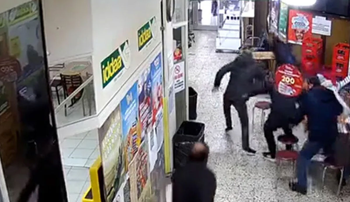 Bolu’da depremden kaçışanı kamerada: Oturdukları yerden fırladılar