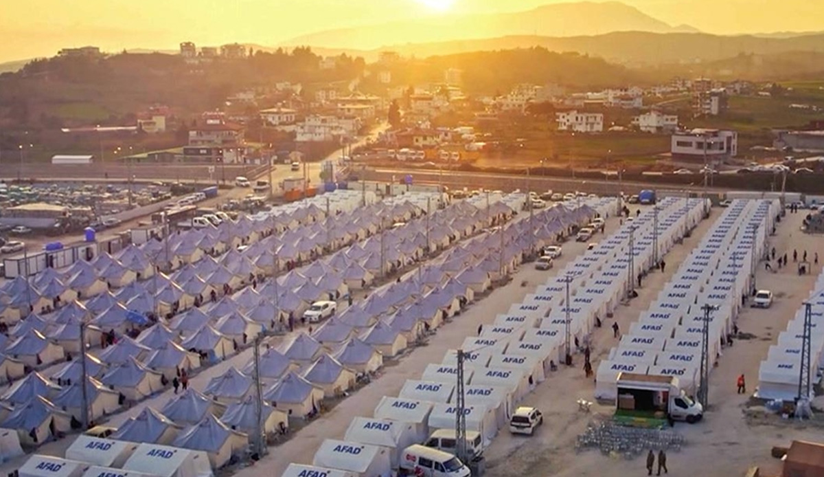 Yabancı gönüllüler deprem bölgesinde