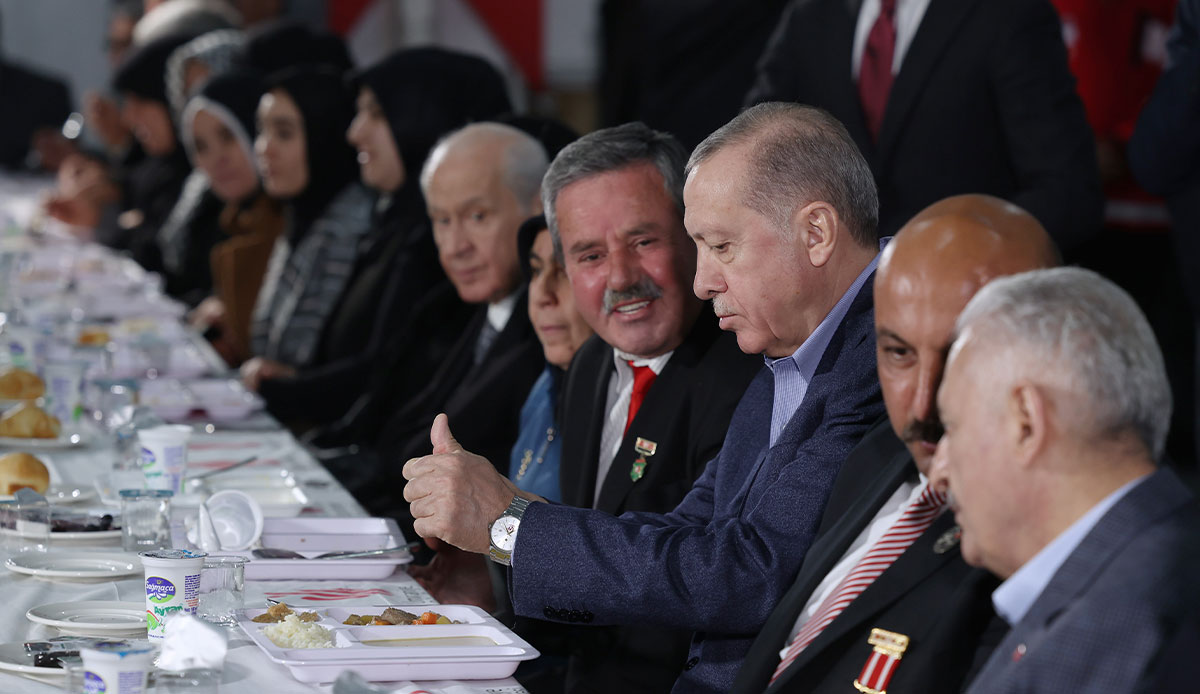 Cumhurbaşkanı Erdoğan ilk iftarı deprem bölgesinde yaptı