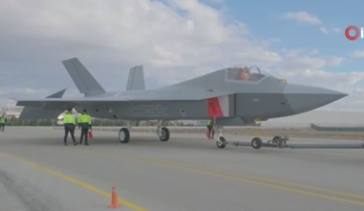 Milli Muharip Uçak'ın görüntüleri ilk kez paylaşıldı