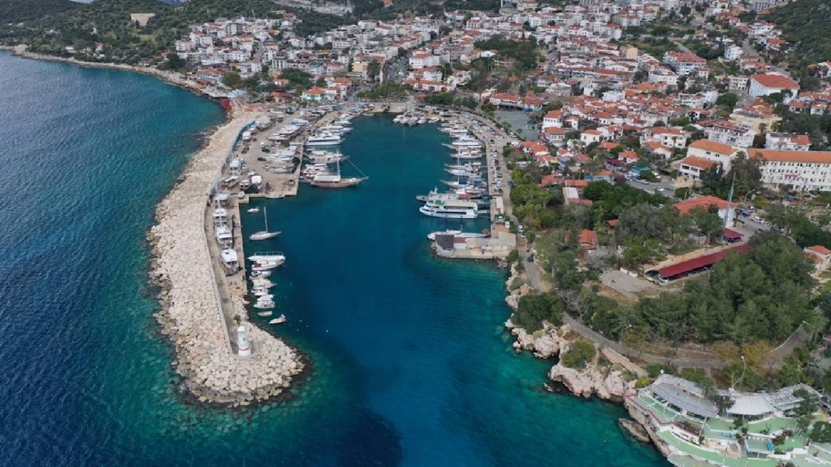 Antalya'nın turist hedefi en az 16 milyon