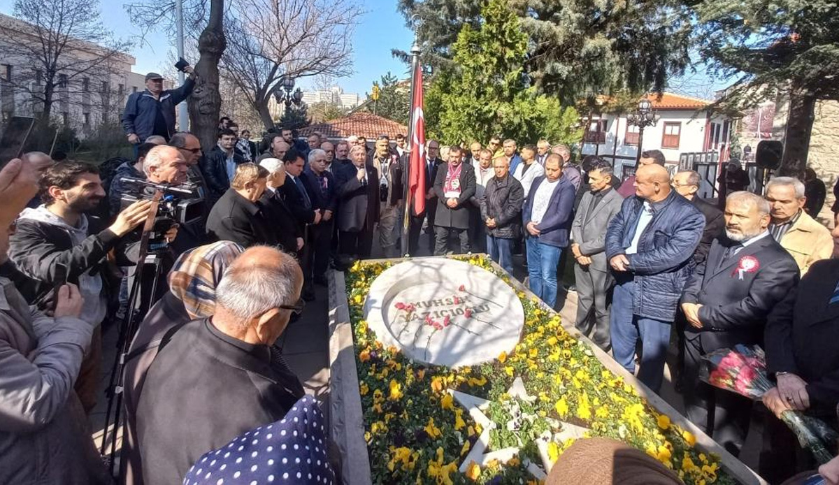 Muhsin Yazıcıoğlu vefatının 14.yılında kabri başında dualarla anıldı